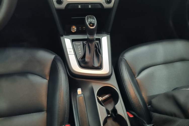 Used Hyundai Elantra (6th Generation / Lingdong) 2016 1.6L Automatic ZhiXuan – Elite Version Gear Lever