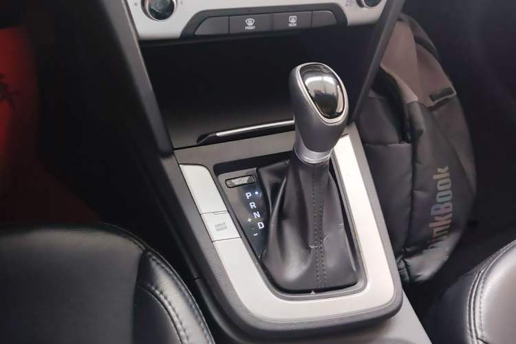 Used Hyundai Elantra (6th Generation / Lingdong) 2016 1.6L Automatic ZhiXuan – Elite Version Gear Lever