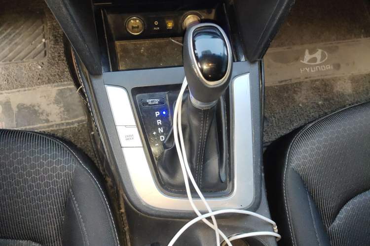 Used Hyundai Elantra (6th Generation / Lingdong) 2016 1.6L Automatic ZhiXuan – Elite Version Gear Lever