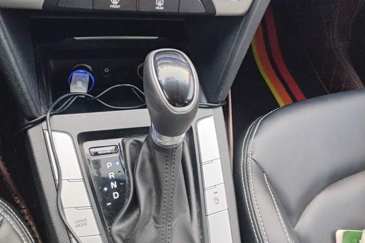 Used Hyundai Elantra (6th Generation / Lingdong) 2016 1.6L Automatic ZhiXuan – Elite Version Gear Lever
