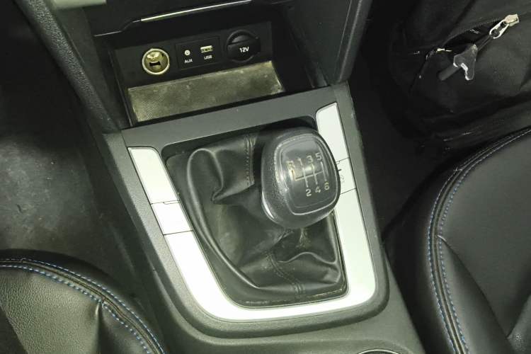 Used Hyundai Elantra (6th Generation / Lingdong) 2016 1.6L Manual ZhiXuan · Dynamic Model Gear Lever