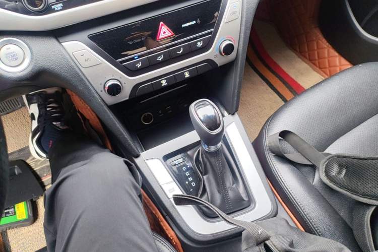 Used Hyundai Elantra (6th Generation / Lingdong) 2016 1.6L Automatic ZhiXuan – Elite Version Gear Lever