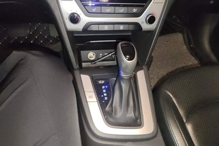 Used Hyundai Elantra (6th Generation / Lingdong) 2016 1.6L Automatic ZhiXuan – Elite Version Gear Lever