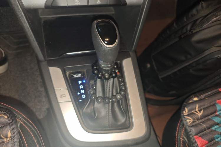 Used Hyundai Elantra (6th Generation / Lingdong) 2016 1.6L Automatic ZhiXuan · Luxury Version Gear Lever