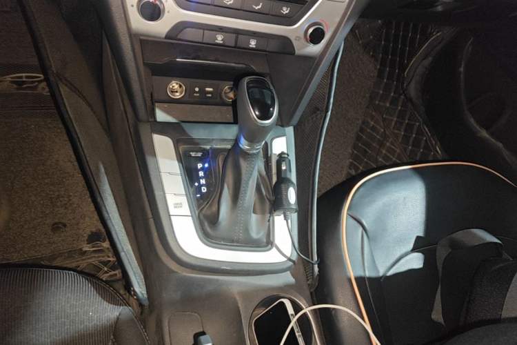 Used Hyundai Elantra (6th Generation / Lingdong) 2016 1.6L Automatic ZhiXuan – Elite Version Gear Lever
