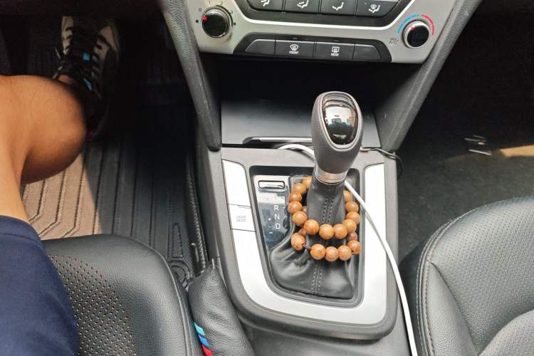 Used Hyundai Elantra (6th Generation / Lingdong) 2016 1.6L Automatic ZhiXuan – Elite Version Gear Lever