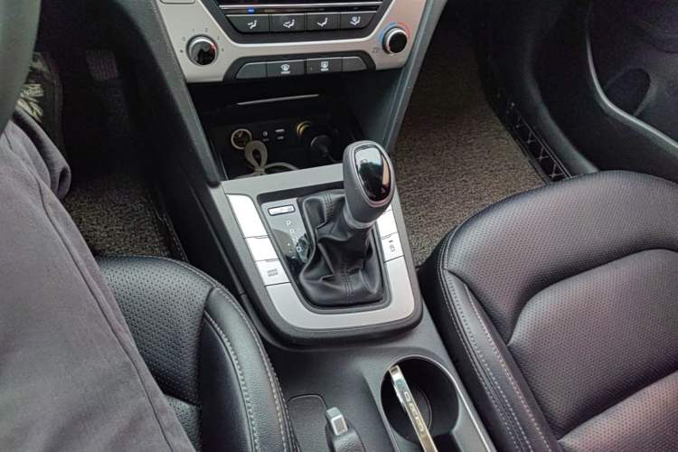 Used Hyundai Elantra (6th Generation / Lingdong) 2016 1.6L Automatic ZhiXuan – Elite Version Gear Lever