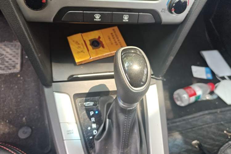 Used Hyundai Elantra (6th Generation / Lingdong) 2016 1.6L Automatic ZhiXuan – Elite Version Gear Lever