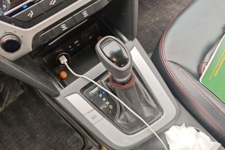 Used Hyundai Elantra (6th Generation / Lingdong) 2016 1.6L Automatic ZhiXuan – Elite Version Gear Lever