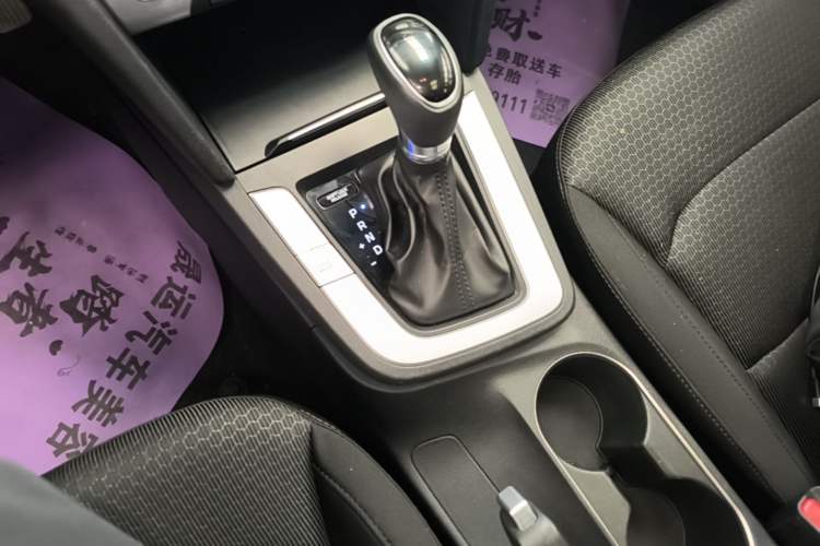 Used Hyundai Elantra (6th Generation / Lingdong) 2016 1.6L Automatic ZhiXuan – Elite Version Gear Lever