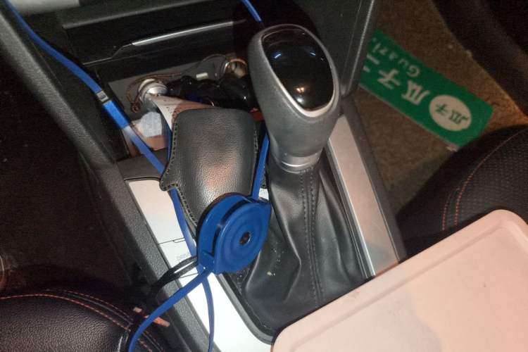 Used Hyundai Elantra (6th Generation / Lingdong) 2016 1.6L Automatic ZhiXuan – Elite Version Gear Lever