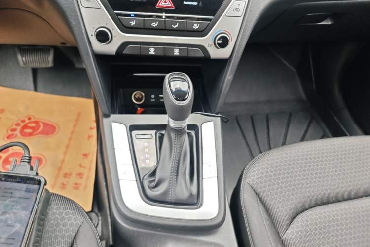 Used Hyundai Elantra (6th Generation / Lingdong) 2016 1.6L Automatic ZhiXuan – Elite Version Gear Lever