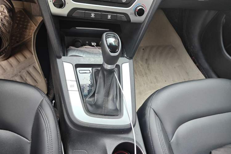 Used Hyundai Elantra (6th Generation / Lingdong) 2016 1.6L Automatic ZhiXuan – Elite Version Gear Lever