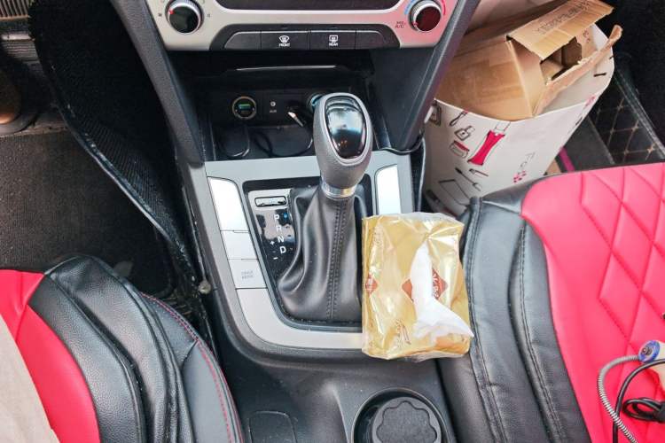 Used Hyundai Elantra (6th Generation / Lingdong) 2016 1.6L Automatic ZhiXuan – Elite Version Gear Lever