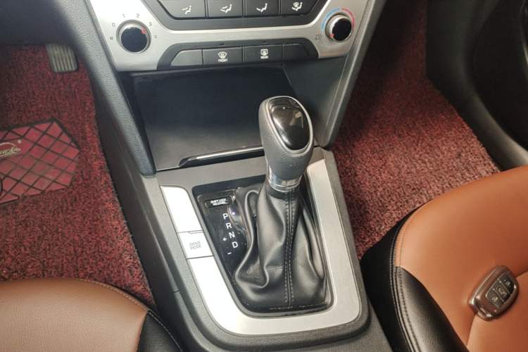 Used Hyundai Elantra (6th Generation / Lingdong) 2016 1.6L Automatic ZhiXuan – Elite Version Gear Lever