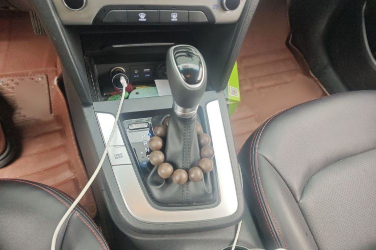 Used Hyundai Elantra (6th Generation / Lingdong) 2016 1.6L Automatic ZhiXuan – Elite Version Gear Lever