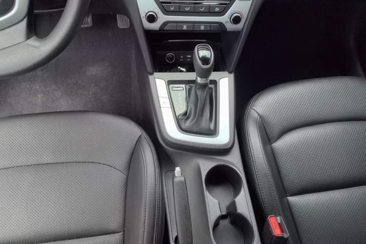Used Hyundai Elantra (6th Generation / Lingdong) 2016 1.6L Automatic ZhiXuan – Elite Version Gear Lever