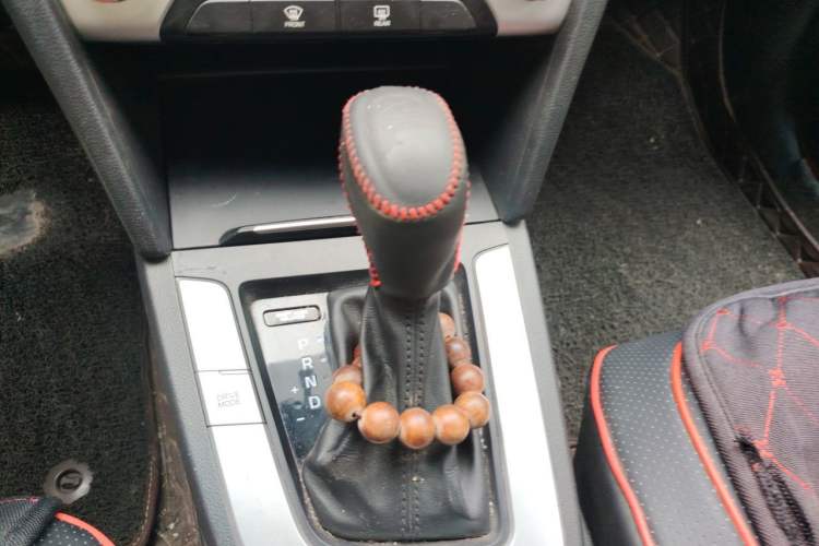 Used Hyundai Elantra (6th Generation / Lingdong) 2016 1.6L Automatic ZhiXuan – Elite Version Gear Lever