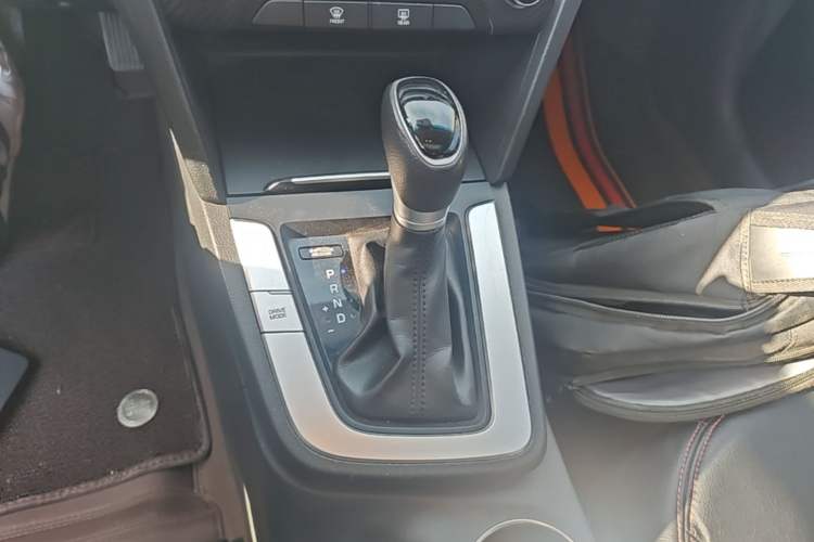Used Hyundai Elantra (6th Generation / Lingdong) 2016 1.6L Automatic ZhiXuan – Elite Version Gear Lever