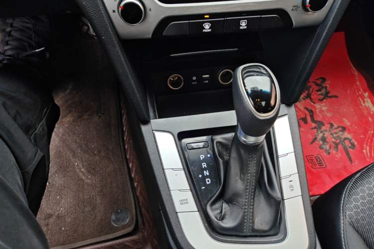 Used Hyundai Elantra (6th Generation / Lingdong) 2016 1.6L Automatic ZhiXuan – Elite Version Gear Lever