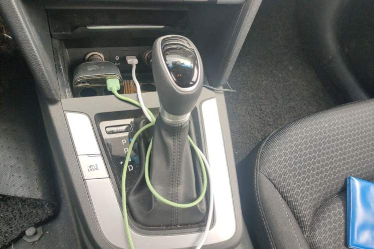 Used Hyundai Elantra (6th Generation / Lingdong) 2016 1.6L Automatic ZhiXuan – Elite Version Gear Lever