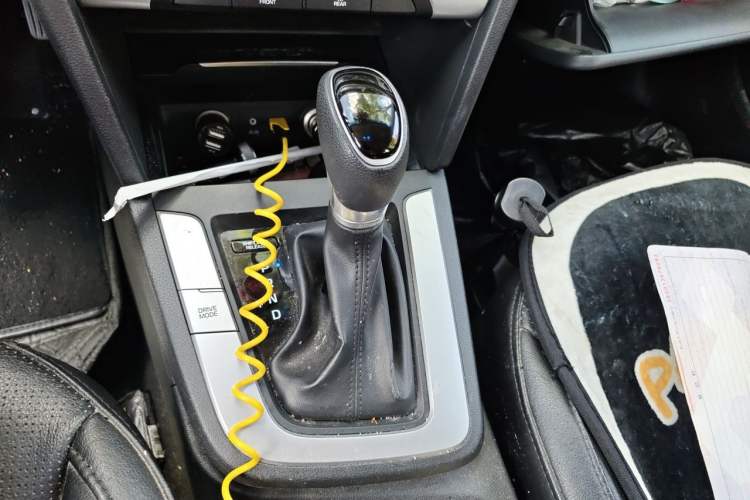 Used Hyundai Elantra (6th Generation / Lingdong) 2016 1.6L Automatic ZhiXuan – Elite Version Gear Lever