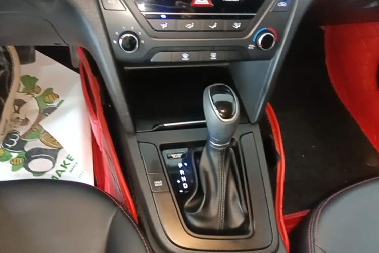 Used Hyundai Elantra (6th Generation / Lingdong) 2016 1.4T Dual-Clutch Xuan Dong · Dynamic Version Gear Lever