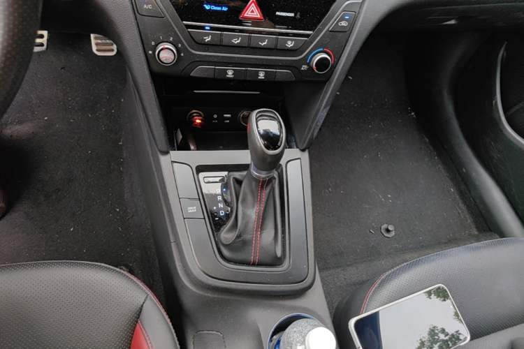Used Hyundai Elantra (6th Generation / Lingdong) 2016 1.4T Dual-Clutch Xuan Dong·Elite Version Gear Lever