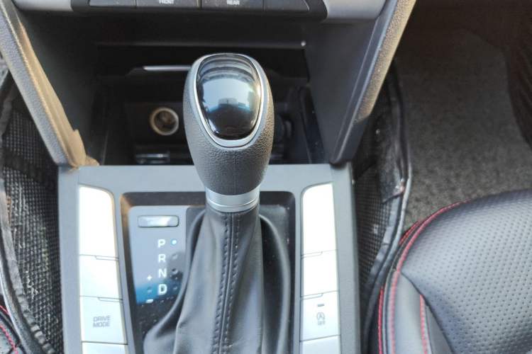 Used Hyundai Elantra (6th Generation / Lingdong) 2016 1.6L Automatic ZhiXuan – Elite Version Gear Lever