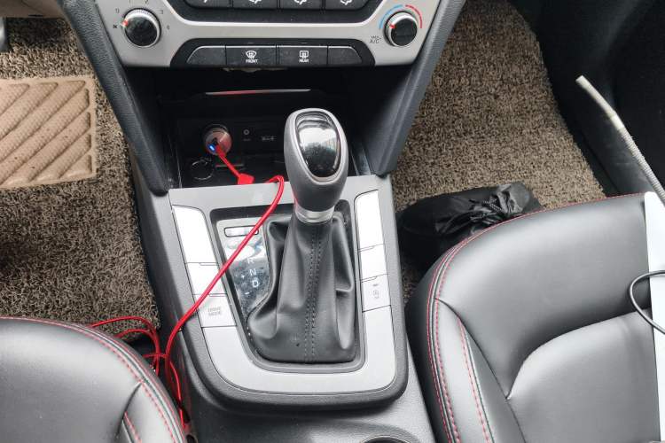 Used Hyundai Elantra (6th Generation / Lingdong) 2016 1.6L Automatic ZhiXuan – Elite Version Gear Lever