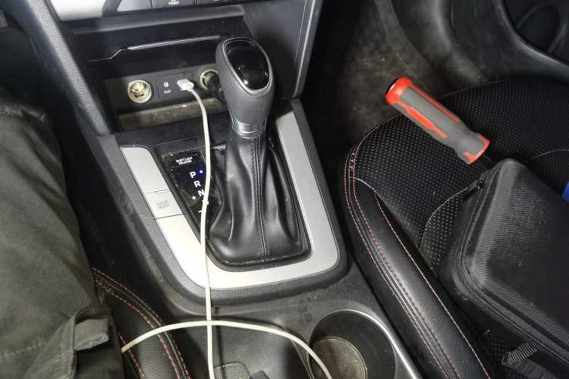 Used Hyundai Elantra (6th Generation / Lingdong) 2016 1.6L Automatic ZhiXuan – Elite Version Gear Lever