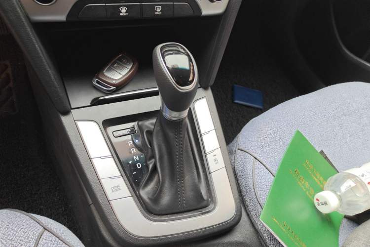 Used Hyundai Elantra (6th Generation / Lingdong) 2016 1.6L Automatic ZhiXuan – Elite Version Gear Lever