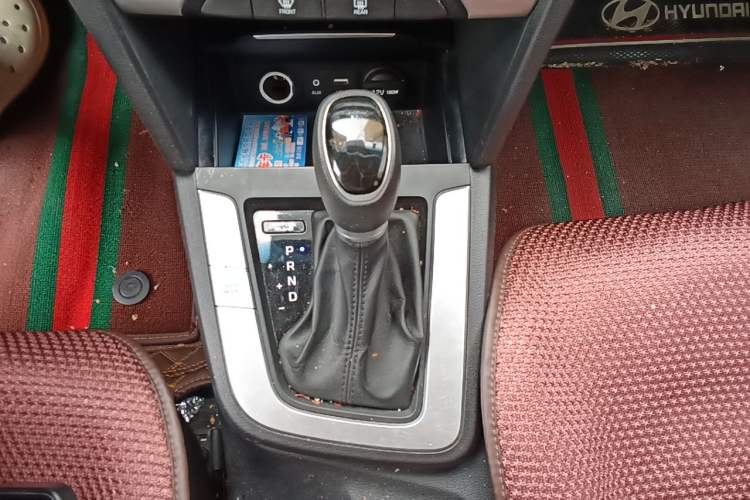 Used Hyundai Elantra (6th Generation / Lingdong) 2016 1.6L Automatic ZhiXuan – Elite Version Gear Lever