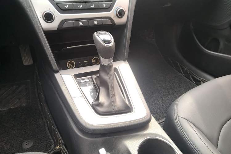 Used Hyundai Elantra (6th Generation / Lingdong) 2016 1.6L Automatic ZhiXuan – Elite Version Gear Lever