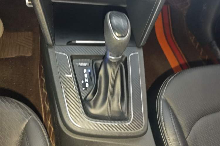 Used Hyundai Elantra (6th Generation / Lingdong) 2016 1.6L Automatic ZhiXuan – Elite Version Gear Lever