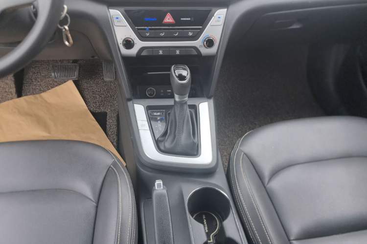 Used Hyundai Elantra (6th Generation / Lingdong) 2016 1.6L Automatic ZhiXuan – Elite Version Gear Lever