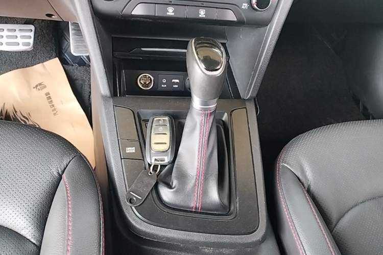 Used Hyundai Elantra (6th Generation / Lingdong) 2016 1.4T Dual-Clutch Xuan Dong·Elite Version Gear Lever