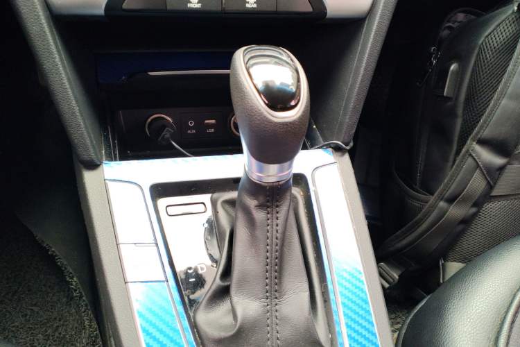 Used Hyundai Elantra (6th Generation / Lingdong) 2016 1.6L Automatic ZhiXuan – Elite Version Gear Lever