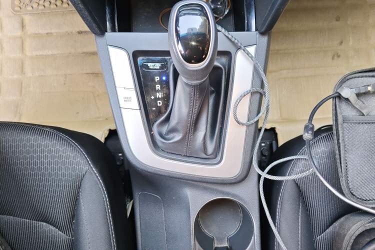 Used Hyundai Elantra (6th Generation / Lingdong) 2016 1.6L Automatic ZhiXuan – Elite Version Gear Lever