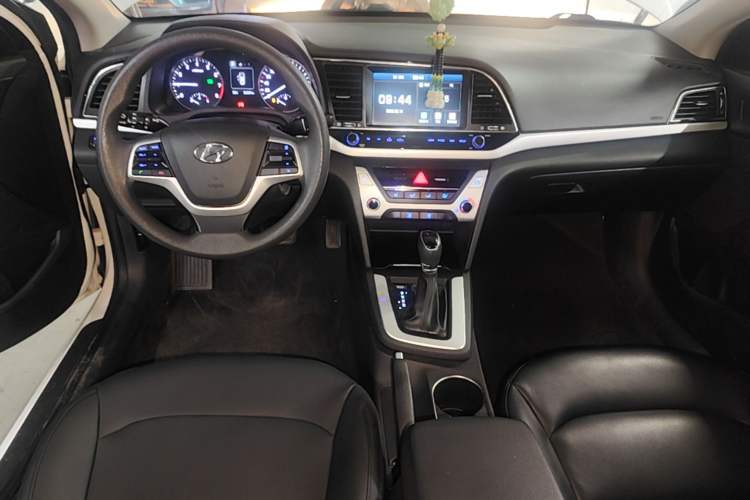 Used Hyundai Elantra (6th Generation / Lingdong) 2016 1.6L Automatic ZhiXuan – Elite Version Gear Lever