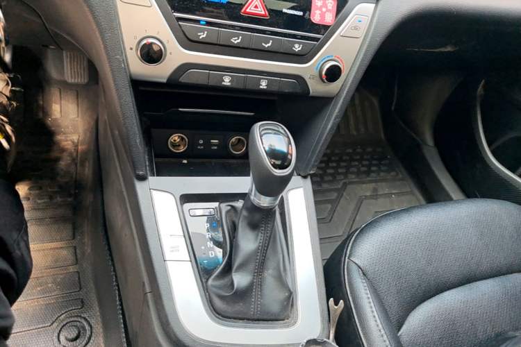 Used Hyundai Elantra (6th Generation / Lingdong) 2016 1.6L Automatic ZhiXuan – Elite Version Gear Lever