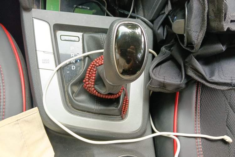Used Hyundai Elantra (6th Generation / Lingdong) 2016 1.6L Automatic ZhiXuan – Elite Version Gear Lever