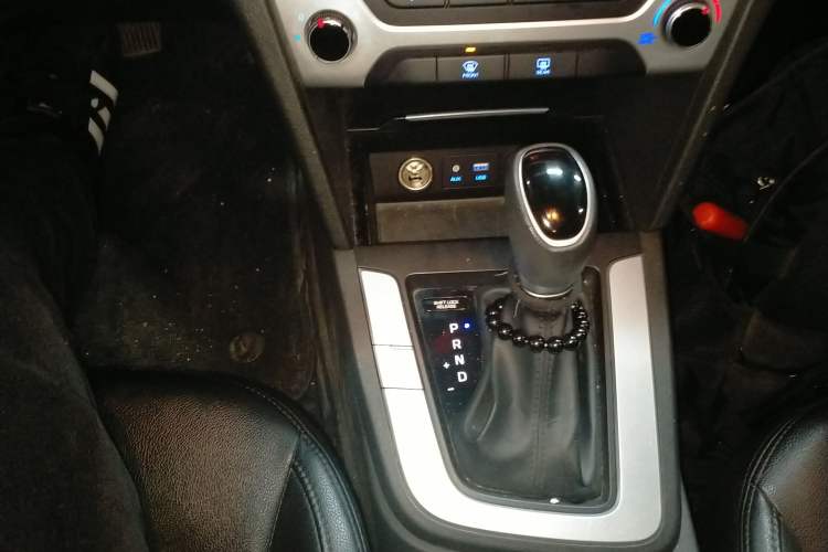 Used Hyundai Elantra (6th Generation / Lingdong) 2016 1.6L Automatic ZhiXuan – Elite Version Gear Lever