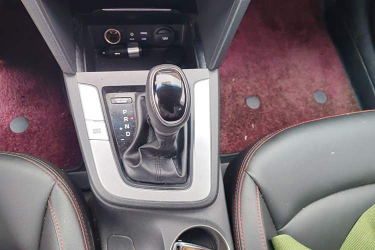 Used Hyundai Elantra (6th Generation / Lingdong) 2016 1.6L Automatic ZhiXuan – Elite Version Gear Lever