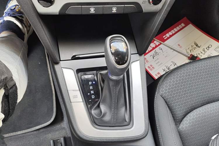 Used Hyundai Elantra (6th Generation / Lingdong) 2016 1.6L Automatic ZhiXuan – Elite Version Gear Lever