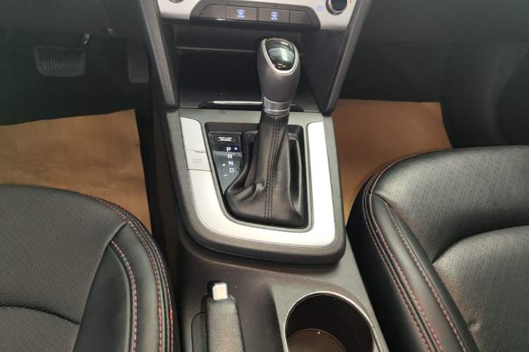 Used Hyundai Elantra (6th Generation / Lingdong) 2016 1.6L Automatic ZhiXuan – Elite Version Gear Lever
