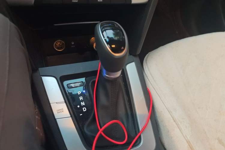Used Hyundai Elantra (6th Generation / Lingdong) 2016 1.6L Automatic ZhiXuan – Elite Version Gear Lever