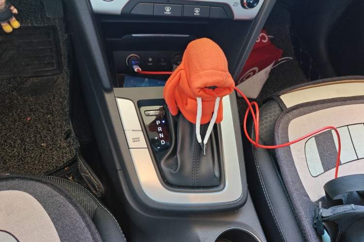 Used Hyundai Elantra (6th Generation / Lingdong) 2016 1.6L Automatic ZhiXuan – Elite Version Gear Lever