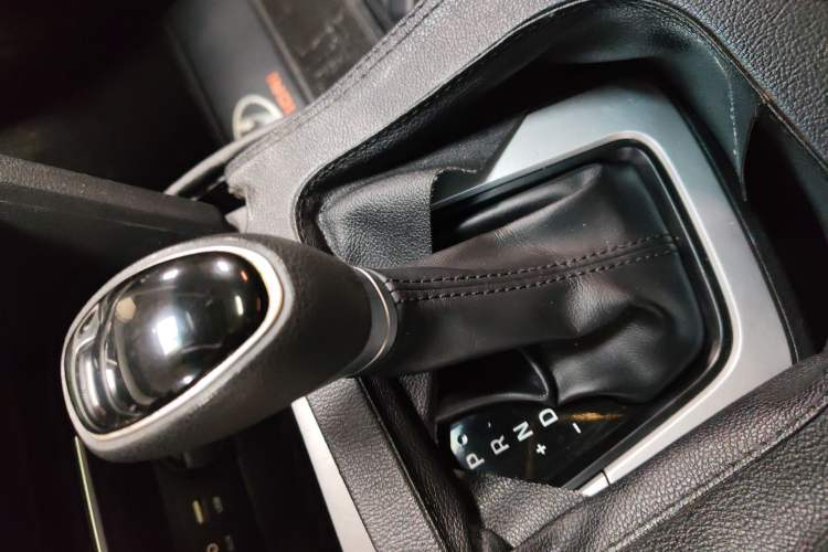 Used Hyundai Elantra (6th Generation / Lingdong) 2016 1.6L Automatic ZhiXuan – Elite Version Gear Lever