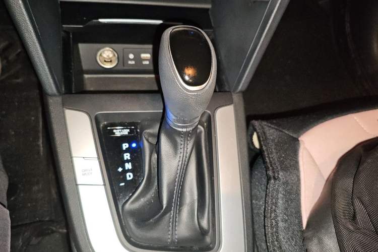 Used Hyundai Elantra (6th Generation / Lingdong) 2016 1.6L Automatic ZhiXuan – Elite Version Gear Lever